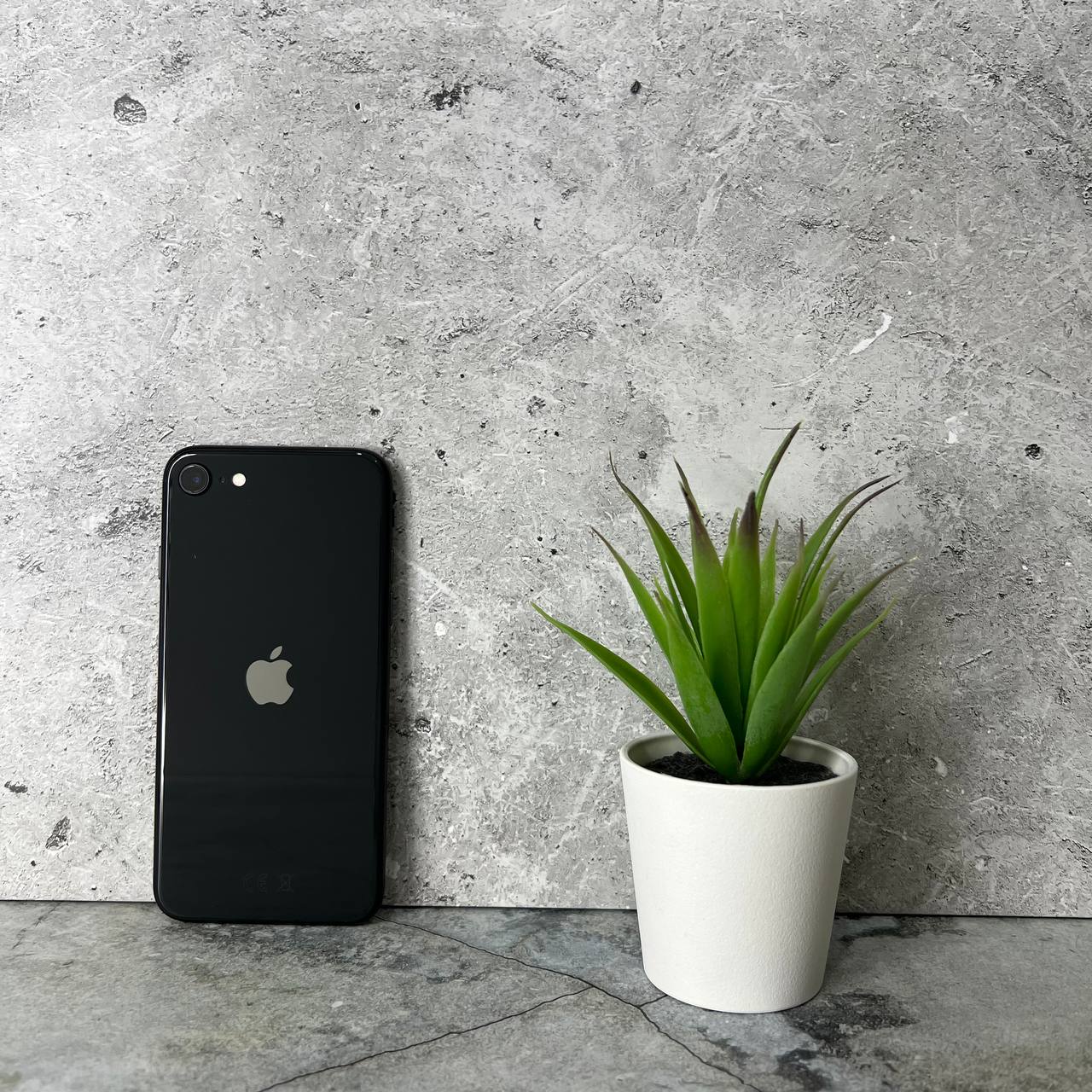 Apple iPhone SE (2-го поколения) 128gb Black в Тюмени